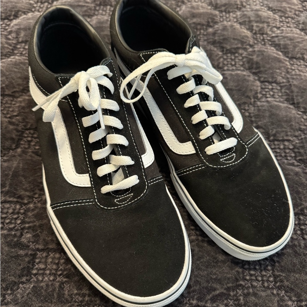 Vans Men's Classic Black and White Sneakers